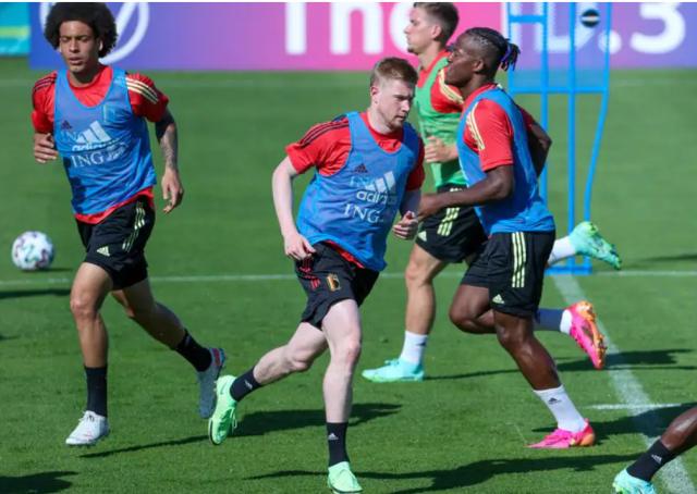 体育直播-红魔伤情喜忧参半：右闸确认重伤中场两将复出在即